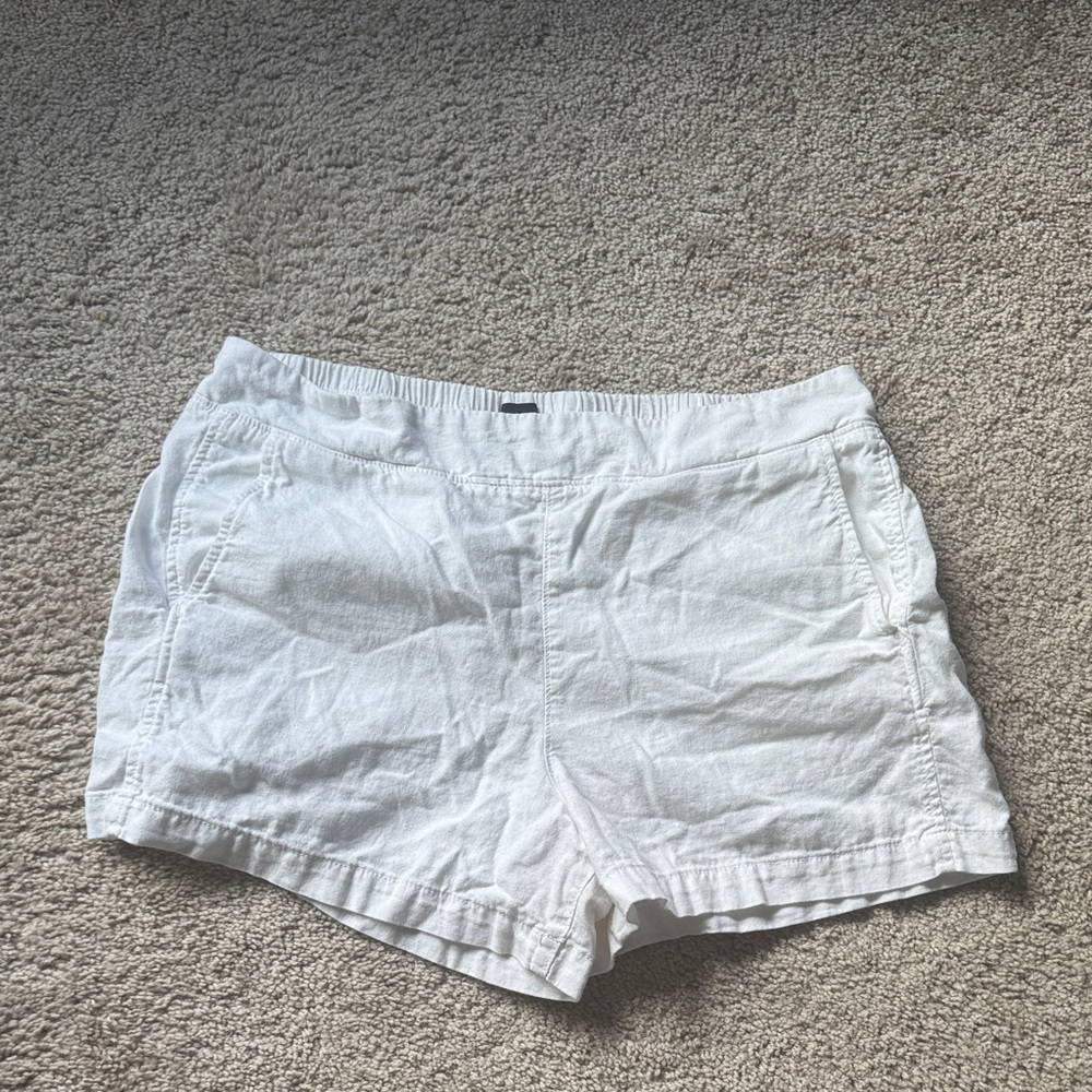 GAP Women's white Cargo Shorts
